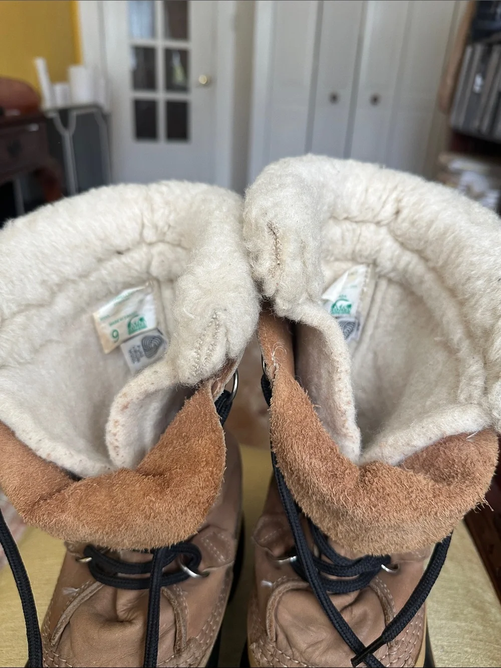 Sorel Caribou Lace-Up Mid Waterproof Leather Wool Lined Cold Weather Boots
